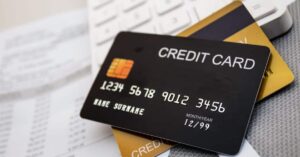 (Imagen 1 ALT text: Can I still use my credit card after debt consolidation – managing open credit accounts safely)
